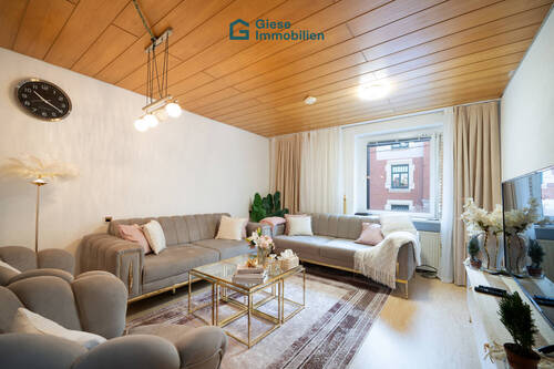 Wohnzimmer - 2 Zimmer Etagenwohnung zum Kaufen in Stuttgart