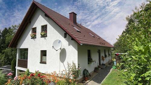 Seitenansicht - 8 Zimmer Mehrfamilienhaus, Wohnhaus zum Kaufen in Olbersdorf