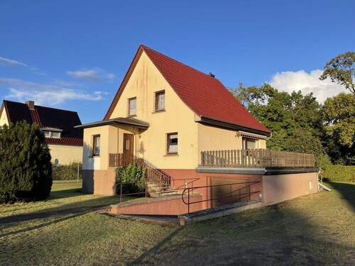Ansicht Straße - 7 Zimmer Einfamilienhaus in Wesenberg