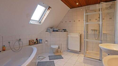 V1637 Badezimmer DG - 