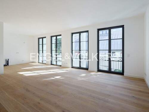 Wohn-Essbereich, offener Küchenbereich - 4 Zimmer Etagenwohnung in Berlin