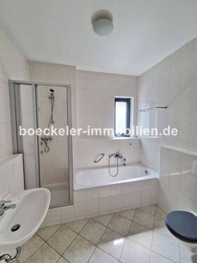 Badezimmer - Etagenwohnung mit 101,40 m&sup2; in Naumburg zur Miete