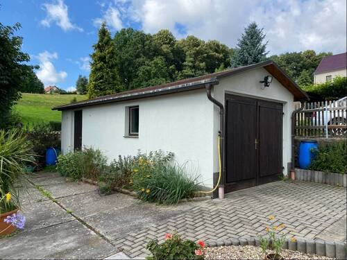 Garage mit Geräteschuppen - 