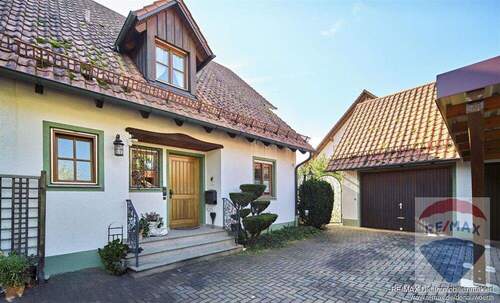 Hof mit Garage - 6 Zimmer Doppelhaushälfte zum Kaufen in Baar