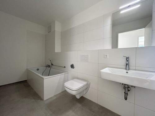 Bad mit Wanne - 
