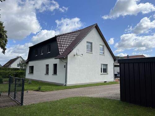 Ansicht Straße - 7 Zimmer Mehrfamilienhaus, Wohnhaus zum Kaufen in Ducherow