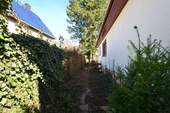 Durchgang zum Baugrundstück - 