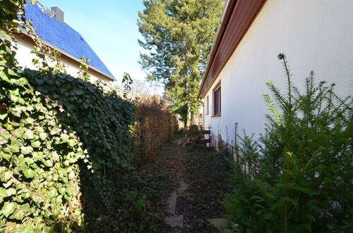 Durchgang zum Baugrundstück - 