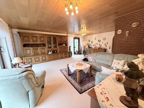 Wohn- und Esszimmer rechts - 