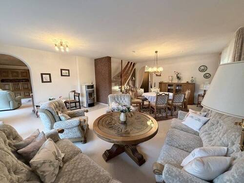 Wohn- und Esszimmer links - 