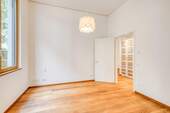 Masterschlafzimmer mit Blick zur Garderobe - 