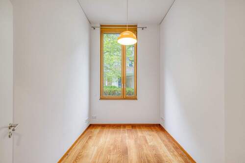 Kinder- bzw. Bürozimmer - 