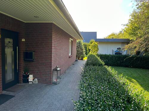Eingangsbereich mit Zuwegung - 