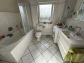 Bad mit Wanne - 