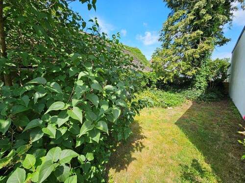 Grundstück hinter der Garage - 