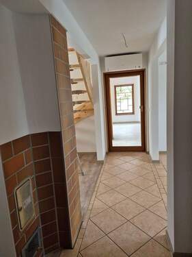 vom Hauseingang Richtung Wintergarten - Einfamilienhaus in Grimma zur Miete