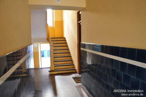 Treppenhaus - 3 Zimmer Etagenwohnung zur Miete in Nürnberg