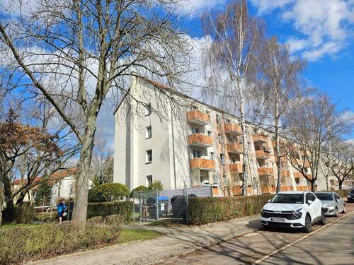 Seitenansicht - 3 Zimmer Etagenwohnung zum Kaufen in Halle