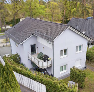 Titel - Zweifamilienhaus mit Perspektive: Eine Wohnung frei, eine bereits vermietet