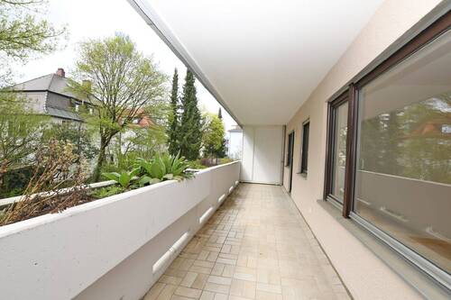 Balkon 1 - 4 Zimmer Etagenwohnung in München