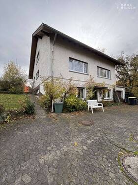 Hof und Vorderansicht - Großzügiges Abrissgrundstück mit wunderschönem Garten