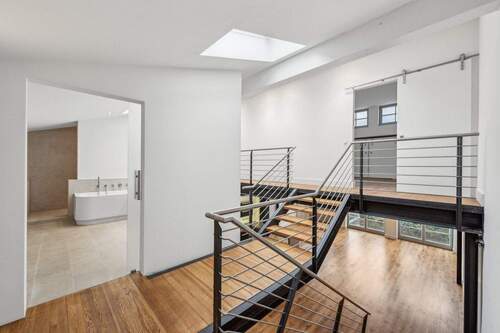 Zwischenebene mit Badezimmer - 