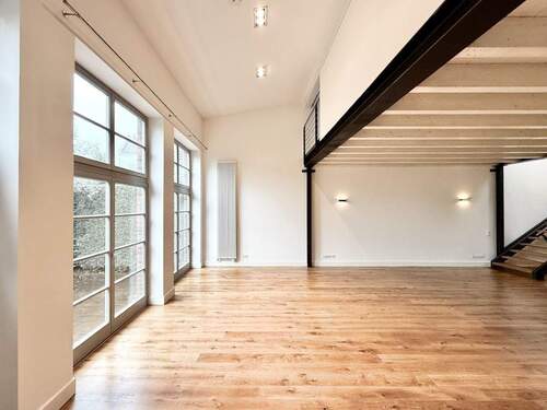 Wohnbereich mit Luftraum - 3 Zimmer Etagenwohnung zum Kaufen in Düsseldorf