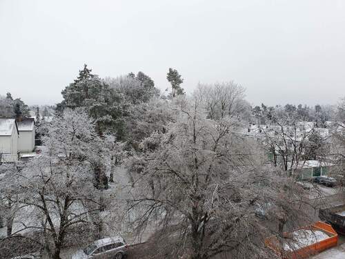 Aussicht von der Loggia - Geräumige und Helle 3-ZIMMER - EINZEL-GARAGE möglich