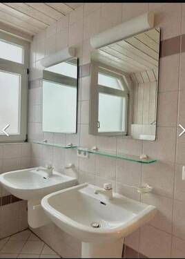 Badezimmer mit 2 Waschbecken - 