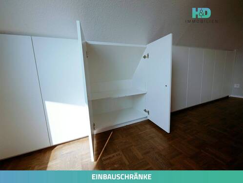 Einbauschränke im gesamten Dachgeschoss - 
