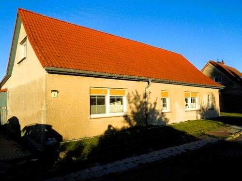 Hausansicht Straßenseite - geräumiges Einfamilienhaus mit Weitblick und guter Anbindung nach Rostock