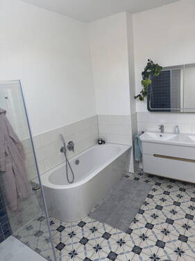 Bad oben mit Wanne - 