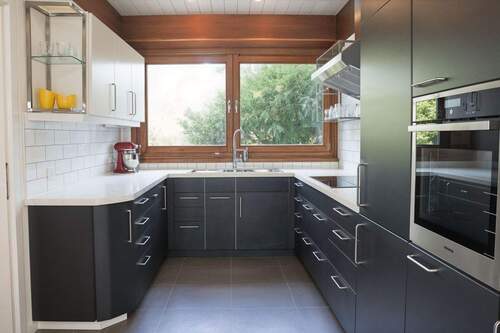 virtuelles Einrichtungsbeispiel (KI generiert) - 