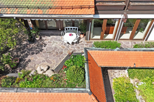 Terrasse mit Natursteinbelag - 