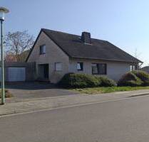 Sanierungsbedürftiges Einfamilienhaus mit großem Grundstück in Bestlage von Titz!