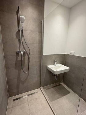 Badezimmer - 3 Zimmer Etagenwohnung in Wiesbaden