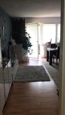 Wohnzimmer mit Balkon - 2 Zimmer Etagenwohnung zur Miete in Einhausen