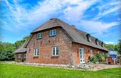 13. Traumhaus unter Reet-Sylter Luxus Seitenansich - Einfamilienhaus in Emmelsbüll-Horsbüll zum Kaufen