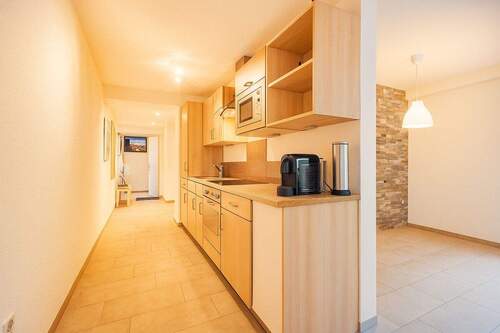 Offener Küchen- und Essbereich mit Balkonzugang - Virtuelles Homestaging - 2 Zimmer Etagenwohnung zum Kaufen in Freiburg im Breisgau