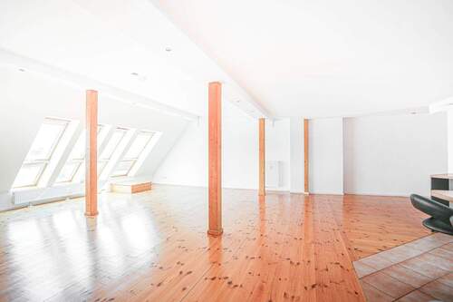 Wohnbereich - 4 Zimmer Etagenwohnung in Berlin