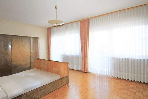 Hauptschlafzimmer mit 2 Zugängen zum Westbalkon - 