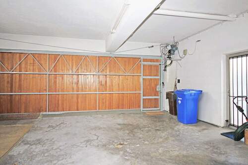 großzügige Doppelgarage - 