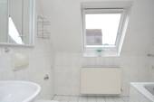 Tageslichtbad mit Wanne - Etagenwohnung mit 64,40 m&sup2; in Kaarst zum Kaufen