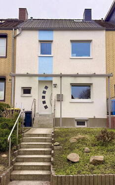 Ansicht Straße - Modernes Wohnglück in Elbnähe - Einziehen, Aufatmen & Genießen