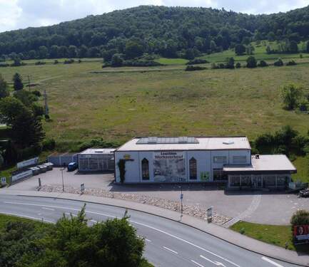 Bild 1 - Gewerbe-, Produktions- & Lagerhalle + Büros an der B88 bei Jena [auch Miete 7.000€ p.M. möglich]