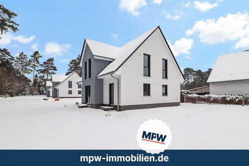 Hausansicht - KfW-55 Energiestandard (A+): wunderbar wohnen am Waldesrand