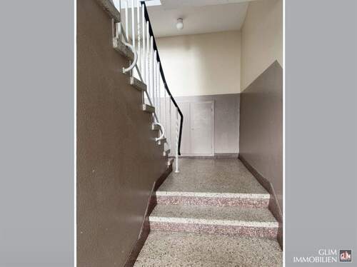 Treppenhaus - 2 Zimmer Mehrfamilienhaus, Wohnhaus in Krefeld