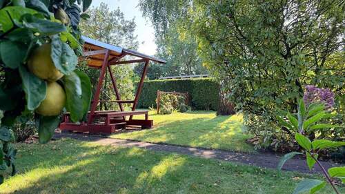 Holzpavillon am Quittenbaum - 