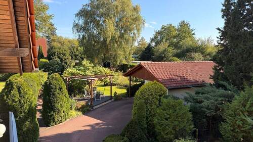 Die Garage neben der Teichterrasse - 7 Zimmer Einfamilienhaus zum Kaufen in Berlin
