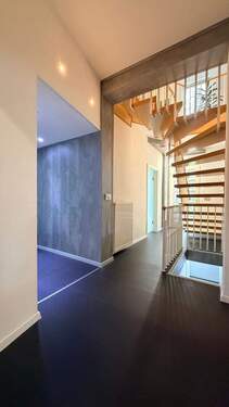 Treppe und Flur im EG - 